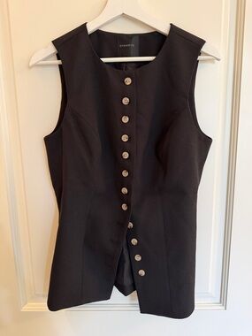 Dynamite Black Button-Front Sleeveless Vest